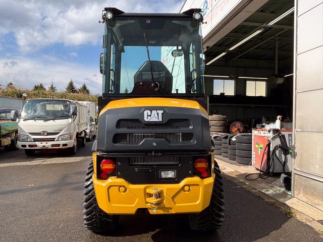 日本 　ＣＡＴホイールローダー９０１　除雪仕様　スノーバケット０．５立米　稼働３ｈ　未作業車　スノータイヤ　ヒーター　サスペンションシート　ラジオ　ＬＥＤ前照灯　ＬＥＤ作業灯　ディスコネクトスイッチ（3枚目）