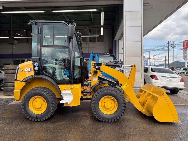 日本 　ＣＡＴホイールローダー９０１　除雪仕様　スノーバケット０．５立米　稼働３ｈ　未作業車　スノータイヤ　ヒーター　サスペンションシート　ラジオ　ＬＥＤ前照灯　ＬＥＤ作業灯　ディスコネクトスイッチ（4枚目）