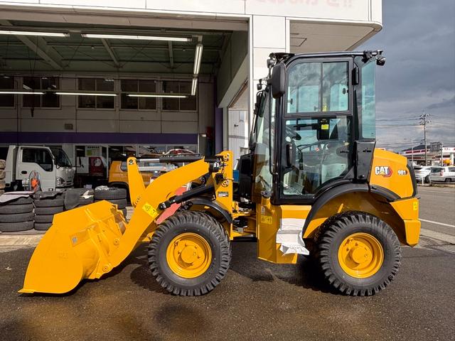日本 　ＣＡＴホイールローダー９０１　除雪仕様　スノーバケット０．５立米　稼働３ｈ　未作業車　スノータイヤ　ヒーター　サスペンションシート　ラジオ　ＬＥＤ前照灯　ＬＥＤ作業灯　ディスコネクトスイッチ（5枚目）