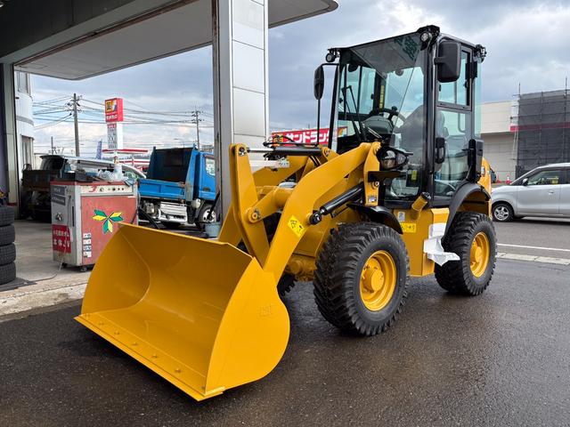 日本 　ＣＡＴホイールローダー９０１　除雪仕様　スノーバケット０．５立米　稼働３ｈ　未作業車　スノータイヤ　ヒーター　サスペンションシート　ラジオ　ＬＥＤ前照灯　ＬＥＤ作業灯　ディスコネクトスイッチ（8枚目）