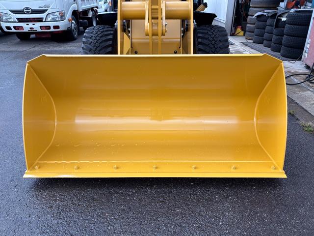 日本 　ＣＡＴホイールローダー９０１　除雪仕様　スノーバケット０．５立米　稼働３ｈ　未作業車　スノータイヤ　ヒーター　サスペンションシート　ラジオ　ＬＥＤ前照灯　ＬＥＤ作業灯　ディスコネクトスイッチ（10枚目）