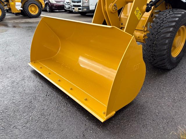 日本 　ＣＡＴホイールローダー９０１　除雪仕様　スノーバケット０．５立米　稼働３ｈ　未作業車　スノータイヤ　ヒーター　サスペンションシート　ラジオ　ＬＥＤ前照灯　ＬＥＤ作業灯　ディスコネクトスイッチ（12枚目）
