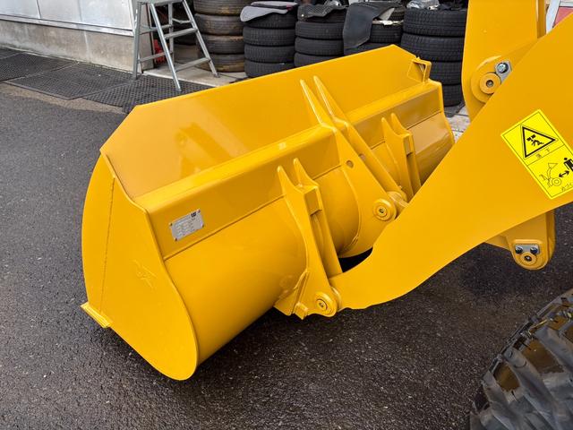 日本 　ＣＡＴホイールローダー９０１　除雪仕様　スノーバケット０．５立米　稼働３ｈ　未作業車　スノータイヤ　ヒーター　サスペンションシート　ラジオ　ＬＥＤ前照灯　ＬＥＤ作業灯　ディスコネクトスイッチ（14枚目）
