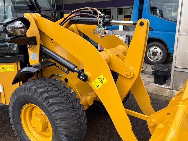 日本 　ＣＡＴホイールローダー９０１　除雪仕様　スノーバケット０．５立米　稼働３ｈ　未作業車　スノータイヤ　ヒーター　サスペンションシート　ラジオ　ＬＥＤ前照灯　ＬＥＤ作業灯　ディスコネクトスイッチ（15枚目）