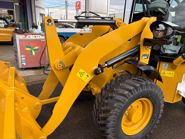 日本 　ＣＡＴホイールローダー９０１　除雪仕様　スノーバケット０．５立米　稼働３ｈ　未作業車　スノータイヤ　ヒーター　サスペンションシート　ラジオ　ＬＥＤ前照灯　ＬＥＤ作業灯　ディスコネクトスイッチ（16枚目）