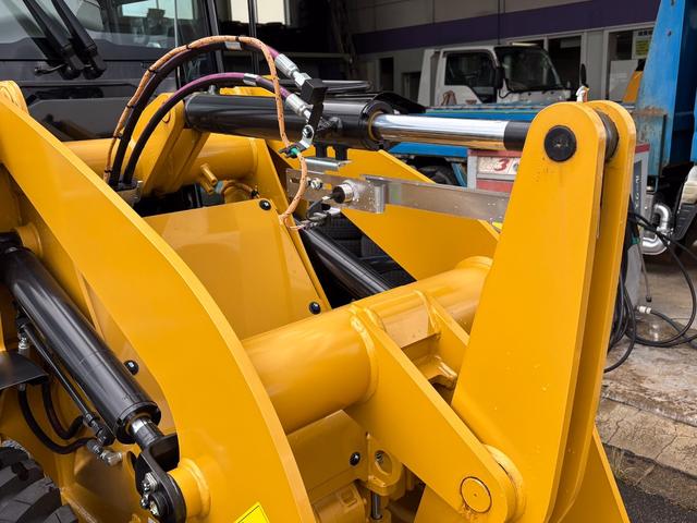 日本 　ＣＡＴホイールローダー９０１　除雪仕様　スノーバケット０．５立米　稼働３ｈ　未作業車　スノータイヤ　ヒーター　サスペンションシート　ラジオ　ＬＥＤ前照灯　ＬＥＤ作業灯　ディスコネクトスイッチ（17枚目）
