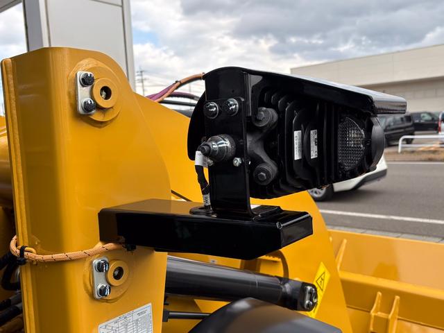 日本 　ＣＡＴホイールローダー９０１　除雪仕様　スノーバケット０．５立米　稼働３ｈ　未作業車　スノータイヤ　ヒーター　サスペンションシート　ラジオ　ＬＥＤ前照灯　ＬＥＤ作業灯　ディスコネクトスイッチ（25枚目）