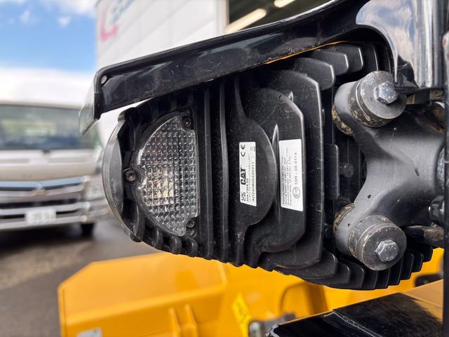 日本 　ＣＡＴホイールローダー９０１　除雪仕様　スノーバケット０．５立米　稼働３ｈ　未作業車　スノータイヤ　ヒーター　サスペンションシート　ラジオ　ＬＥＤ前照灯　ＬＥＤ作業灯　ディスコネクトスイッチ（26枚目）