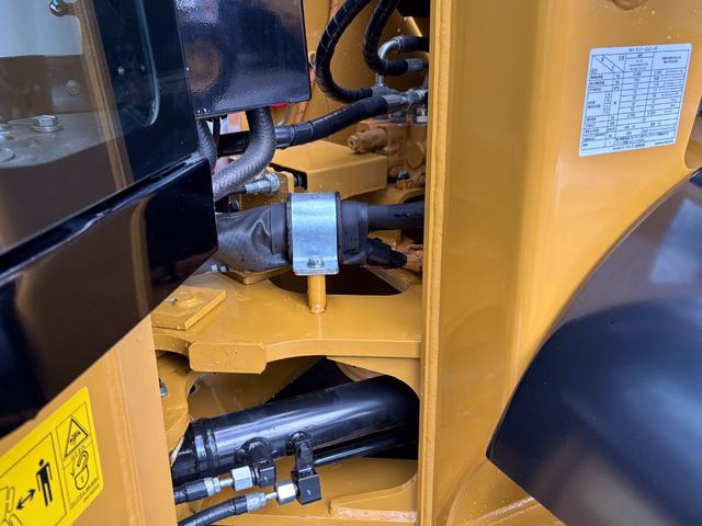 日本 　ＣＡＴホイールローダー９０１　除雪仕様　スノーバケット０．５立米　稼働３ｈ　未作業車　スノータイヤ　ヒーター　サスペンションシート　ラジオ　ＬＥＤ前照灯　ＬＥＤ作業灯　ディスコネクトスイッチ（28枚目）