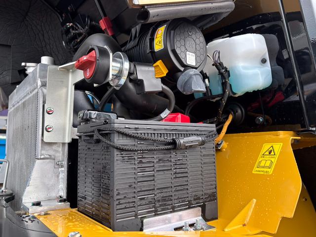 日本 　ＣＡＴホイールローダー９０１　除雪仕様　スノーバケット０．５立米　稼働３ｈ　未作業車　スノータイヤ　ヒーター　サスペンションシート　ラジオ　ＬＥＤ前照灯　ＬＥＤ作業灯　ディスコネクトスイッチ（33枚目）