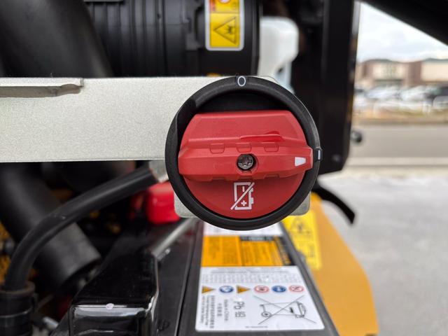 日本 　ＣＡＴホイールローダー９０１　除雪仕様　スノーバケット０．５立米　稼働３ｈ　未作業車　スノータイヤ　ヒーター　サスペンションシート　ラジオ　ＬＥＤ前照灯　ＬＥＤ作業灯　ディスコネクトスイッチ（36枚目）