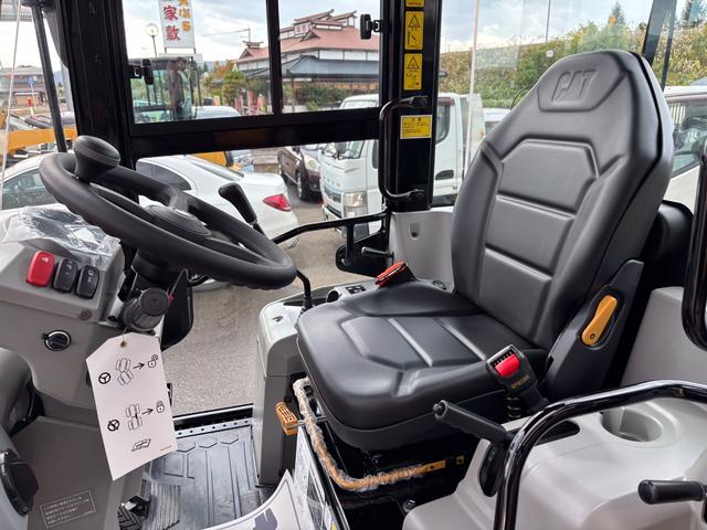 日本 　ＣＡＴホイールローダー９０１　除雪仕様　スノーバケット０．５立米　稼働３ｈ　未作業車　スノータイヤ　ヒーター　サスペンションシート　ラジオ　ＬＥＤ前照灯　ＬＥＤ作業灯　ディスコネクトスイッチ（42枚目）