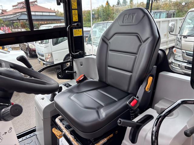 日本 　ＣＡＴホイールローダー９０１　除雪仕様　スノーバケット０．５立米　稼働３ｈ　未作業車　スノータイヤ　ヒーター　サスペンションシート　ラジオ　ＬＥＤ前照灯　ＬＥＤ作業灯　ディスコネクトスイッチ（43枚目）