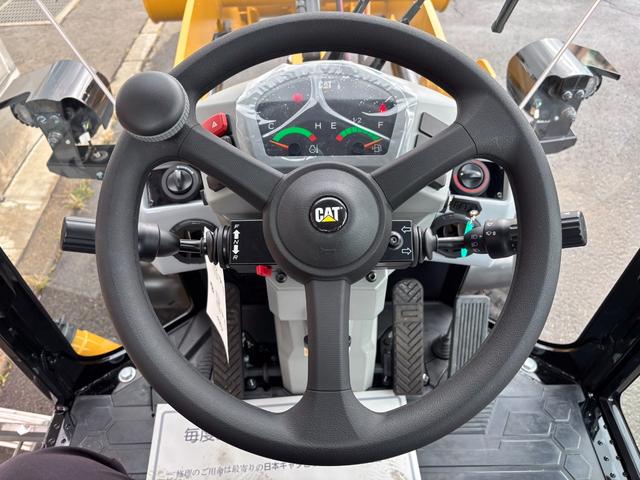 日本 　ＣＡＴホイールローダー９０１　除雪仕様　スノーバケット０．５立米　稼働３ｈ　未作業車　スノータイヤ　ヒーター　サスペンションシート　ラジオ　ＬＥＤ前照灯　ＬＥＤ作業灯　ディスコネクトスイッチ（44枚目）