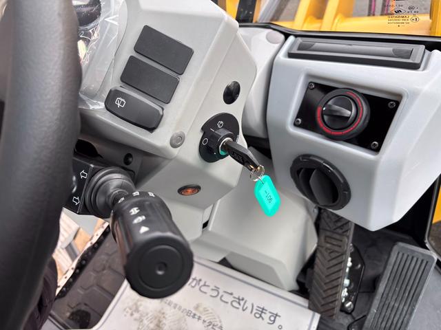 日本 　ＣＡＴホイールローダー９０１　除雪仕様　スノーバケット０．５立米　稼働３ｈ　未作業車　スノータイヤ　ヒーター　サスペンションシート　ラジオ　ＬＥＤ前照灯　ＬＥＤ作業灯　ディスコネクトスイッチ（46枚目）