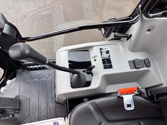 日本 　ＣＡＴホイールローダー９０１　除雪仕様　スノーバケット０．５立米　稼働３ｈ　未作業車　スノータイヤ　ヒーター　サスペンションシート　ラジオ　ＬＥＤ前照灯　ＬＥＤ作業灯　ディスコネクトスイッチ（50枚目）