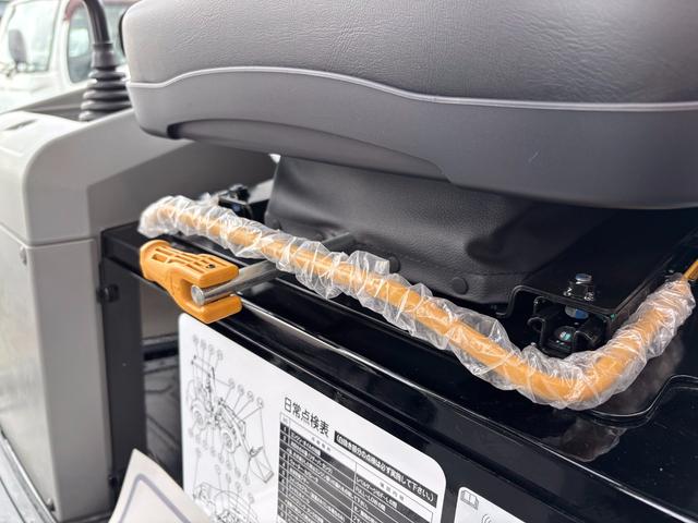 日本 　ＣＡＴホイールローダー９０１　除雪仕様　スノーバケット０．５立米　稼働３ｈ　未作業車　スノータイヤ　ヒーター　サスペンションシート　ラジオ　ＬＥＤ前照灯　ＬＥＤ作業灯　ディスコネクトスイッチ（54枚目）