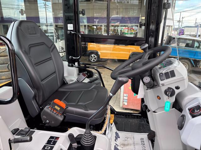 日本 　ＣＡＴホイールローダー９０１　除雪仕様　スノーバケット０．５立米　稼働３ｈ　未作業車　スノータイヤ　ヒーター　サスペンションシート　ラジオ　ＬＥＤ前照灯　ＬＥＤ作業灯　ディスコネクトスイッチ（55枚目）