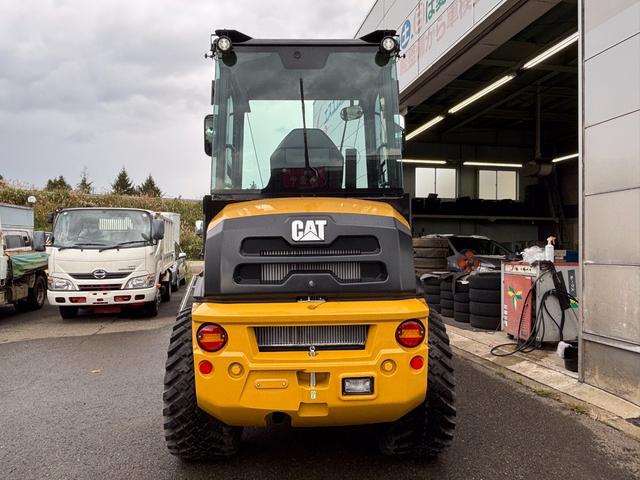 日本 　ＣＡＴホイールローダー９０２　除雪仕様　スノーバケット０．６立米　稼働３ｈ　未作業車　スノータイヤ　ヒーター　サスペンションシート　ラジオ　ＬＥＤ前照灯　ＬＥＤ作業灯　ディスコネクトスイッチ（3枚目）