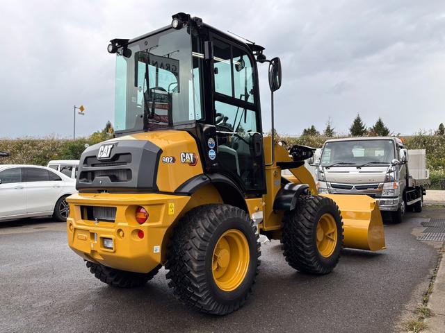 日本 　ＣＡＴホイールローダー９０２　除雪仕様　スノーバケット０．６立米　稼働３ｈ　未作業車　スノータイヤ　ヒーター　サスペンションシート　ラジオ　ＬＥＤ前照灯　ＬＥＤ作業灯　ディスコネクトスイッチ（6枚目）