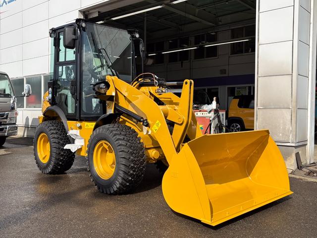 日本 　ＣＡＴホイールローダー９０２　除雪仕様　スノーバケット０．６立米　稼働３ｈ　未作業車　スノータイヤ　ヒーター　サスペンションシート　ラジオ　ＬＥＤ前照灯　ＬＥＤ作業灯　ディスコネクトスイッチ（9枚目）