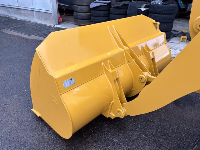 日本 　ＣＡＴホイールローダー９０２　除雪仕様　スノーバケット０．６立米　稼働３ｈ　未作業車　スノータイヤ　ヒーター　サスペンションシート　ラジオ　ＬＥＤ前照灯　ＬＥＤ作業灯　ディスコネクトスイッチ（14枚目）