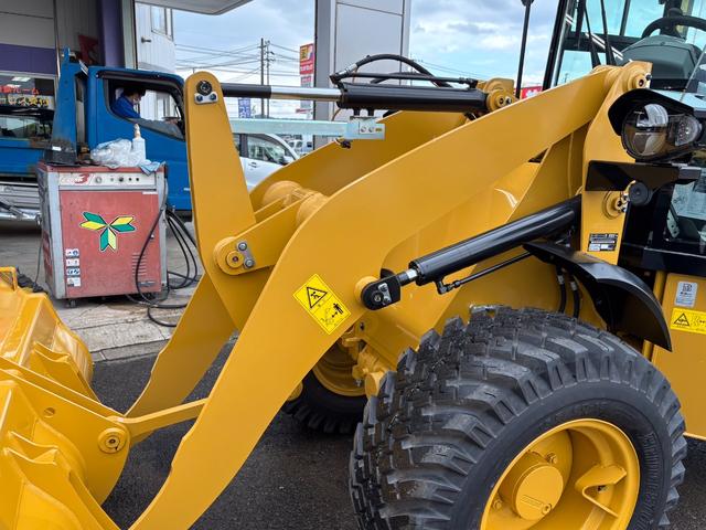 日本 　ＣＡＴホイールローダー９０２　除雪仕様　スノーバケット０．６立米　稼働３ｈ　未作業車　スノータイヤ　ヒーター　サスペンションシート　ラジオ　ＬＥＤ前照灯　ＬＥＤ作業灯　ディスコネクトスイッチ（16枚目）