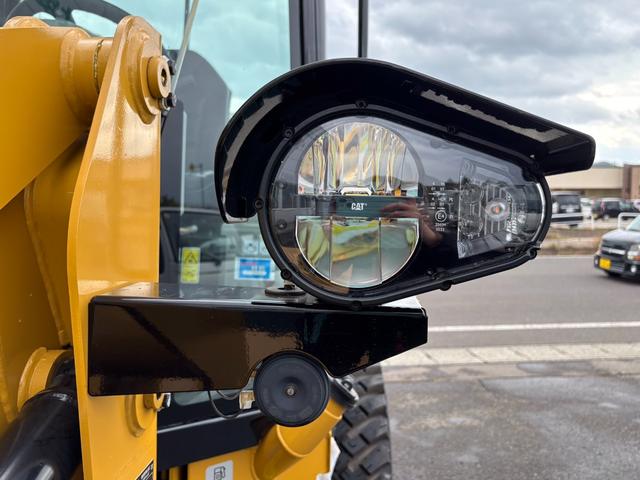 日本 　ＣＡＴホイールローダー９０２　除雪仕様　スノーバケット０．６立米　稼働３ｈ　未作業車　スノータイヤ　ヒーター　サスペンションシート　ラジオ　ＬＥＤ前照灯　ＬＥＤ作業灯　ディスコネクトスイッチ（24枚目）