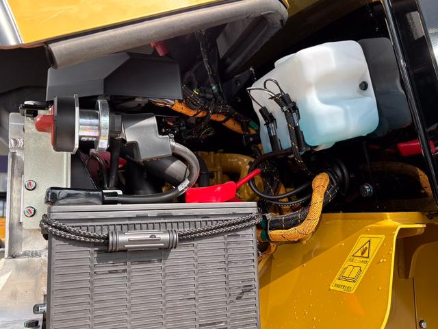 日本 　ＣＡＴホイールローダー９０２　除雪仕様　スノーバケット０．６立米　稼働３ｈ　未作業車　スノータイヤ　ヒーター　サスペンションシート　ラジオ　ＬＥＤ前照灯　ＬＥＤ作業灯　ディスコネクトスイッチ（32枚目）