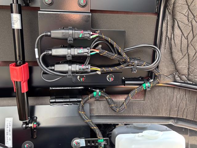 日本 　ＣＡＴホイールローダー９０２　除雪仕様　スノーバケット０．６立米　稼働３ｈ　未作業車　スノータイヤ　ヒーター　サスペンションシート　ラジオ　ＬＥＤ前照灯　ＬＥＤ作業灯　ディスコネクトスイッチ（36枚目）