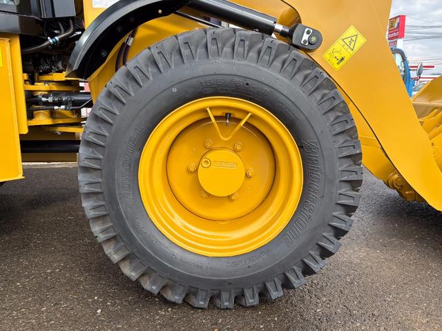 日本 　ＣＡＴホイールローダー９０２　除雪仕様　スノーバケット０．６立米　稼働３ｈ　未作業車　スノータイヤ　ヒーター　サスペンションシート　ラジオ　ＬＥＤ前照灯　ＬＥＤ作業灯　ディスコネクトスイッチ（37枚目）