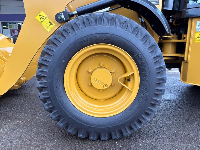 日本 　ＣＡＴホイールローダー９０２　除雪仕様　スノーバケット０．６立米　稼働３ｈ　未作業車　スノータイヤ　ヒーター　サスペンションシート　ラジオ　ＬＥＤ前照灯　ＬＥＤ作業灯　ディスコネクトスイッチ（38枚目）