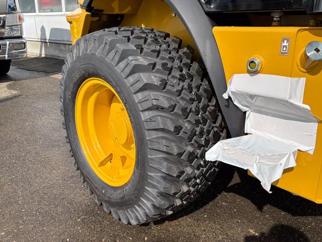 日本 　ＣＡＴホイールローダー９０２　除雪仕様　スノーバケット０．６立米　稼働３ｈ　未作業車　スノータイヤ　ヒーター　サスペンションシート　ラジオ　ＬＥＤ前照灯　ＬＥＤ作業灯　ディスコネクトスイッチ（39枚目）