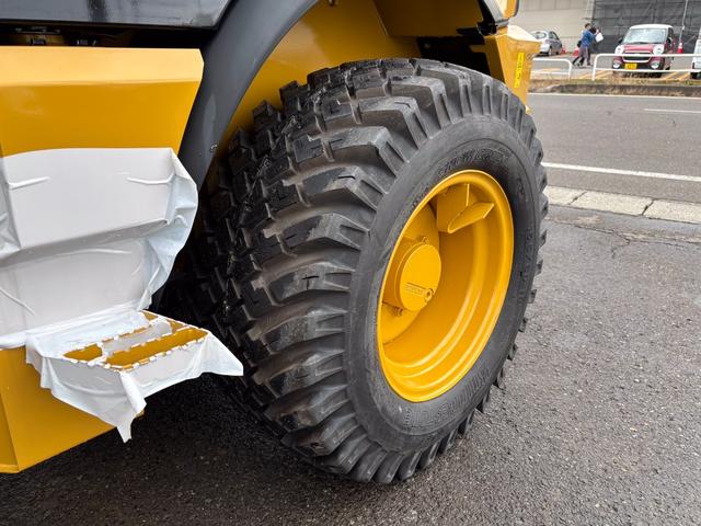 日本 　ＣＡＴホイールローダー９０２　除雪仕様　スノーバケット０．６立米　稼働３ｈ　未作業車　スノータイヤ　ヒーター　サスペンションシート　ラジオ　ＬＥＤ前照灯　ＬＥＤ作業灯　ディスコネクトスイッチ（40枚目）