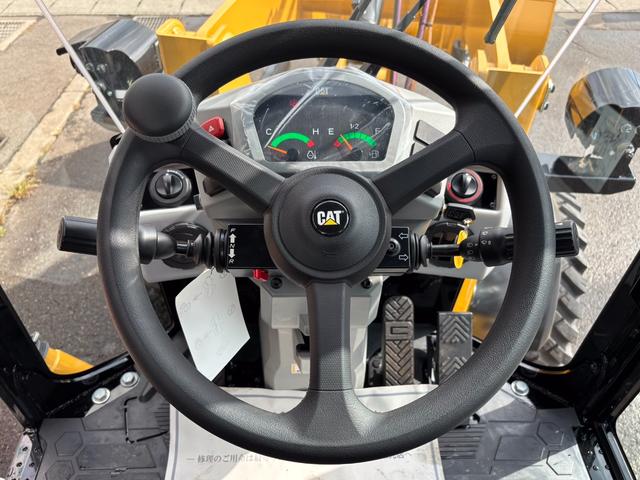 日本 　ＣＡＴホイールローダー９０２　除雪仕様　スノーバケット０．６立米　稼働３ｈ　未作業車　スノータイヤ　ヒーター　サスペンションシート　ラジオ　ＬＥＤ前照灯　ＬＥＤ作業灯　ディスコネクトスイッチ（43枚目）