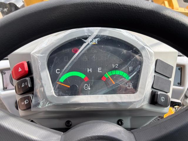 日本 　ＣＡＴホイールローダー９０２　除雪仕様　スノーバケット０．６立米　稼働３ｈ　未作業車　スノータイヤ　ヒーター　サスペンションシート　ラジオ　ＬＥＤ前照灯　ＬＥＤ作業灯　ディスコネクトスイッチ（44枚目）