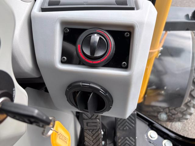 日本 　ＣＡＴホイールローダー９０２　除雪仕様　スノーバケット０．６立米　稼働３ｈ　未作業車　スノータイヤ　ヒーター　サスペンションシート　ラジオ　ＬＥＤ前照灯　ＬＥＤ作業灯　ディスコネクトスイッチ（47枚目）