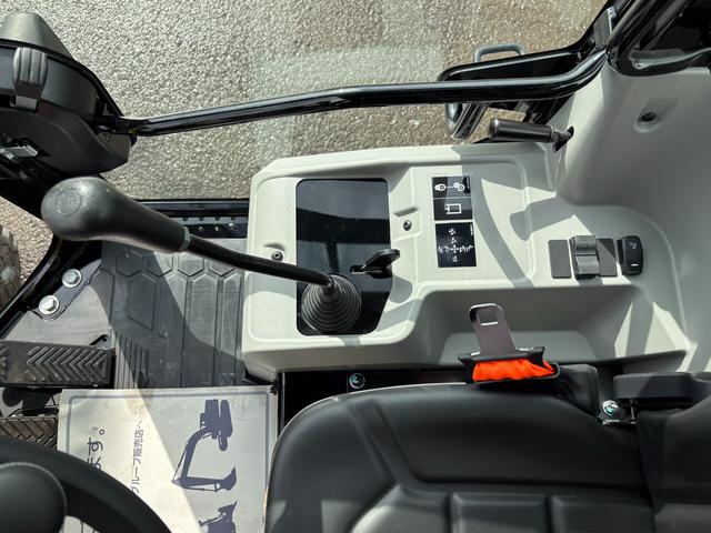 日本 　ＣＡＴホイールローダー９０２　除雪仕様　スノーバケット０．６立米　稼働３ｈ　未作業車　スノータイヤ　ヒーター　サスペンションシート　ラジオ　ＬＥＤ前照灯　ＬＥＤ作業灯　ディスコネクトスイッチ（50枚目）