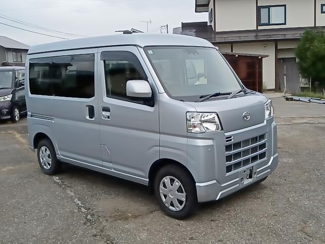 ハイゼットカーゴ クルーズ　パワーウインドウ　４ＷＤ　スマートキー　運転席エアバッグ　エアコン　ＡＢＳ　ＰＳ　オートライト（3枚目）