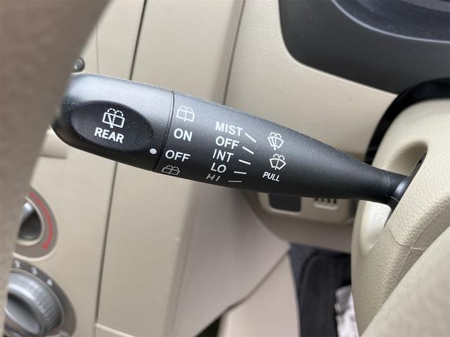 ミラ 　４ＷＤ　キーレスエントリー　ＭＴ　ＣＤ　エアコン　パワーウィンドウ　運転席エアバッグ　助手席エアバッグ（7枚目）
