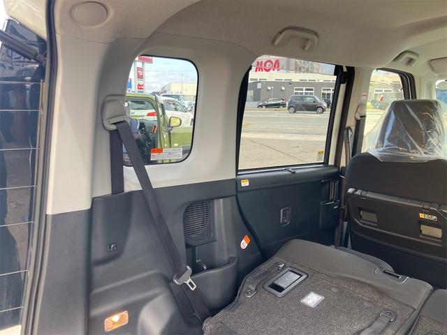 ルーミー カスタムＧ　４ＷＤ【修復歴無　禁煙車　トヨタセーフティセンス】９インチナビ　ＴＶ　バックカメラ　ドラレコ　両側電動スライドドア　追従型クルコン　クリアランスソナー　衝突被害軽減システム　ＬＥＤヘッドランプ（31枚目）