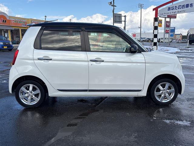 N-ONE プレミアム・Lパッケージ 4WD【修復歴無 禁煙車 純正ツートンカラー】ナビ TV バックカメラ ETC オートライト HIDライト スマートキー アイドリングストップ 電動格納ミラー ESC CD USB チップアップシート(4枚目)