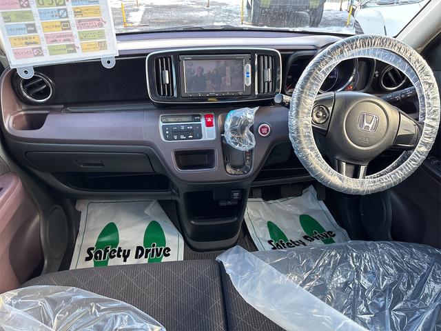 N-ONE プレミアム・Lパッケージ 4WD【修復歴無 禁煙車 純正ツートンカラー】ナビ TV バックカメラ ETC オートライト HIDライト スマートキー アイドリングストップ 電動格納ミラー ESC CD USB チップアップシート(9枚目)