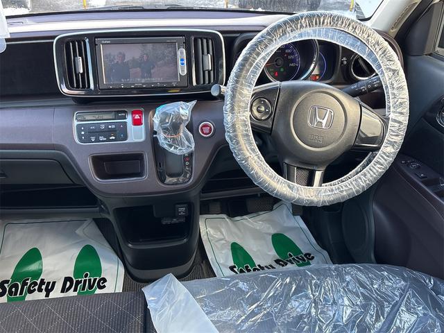 N-ONE プレミアム・Lパッケージ 4WD【修復歴無 禁煙車 純正ツートンカラー】ナビ TV バックカメラ ETC オートライト HIDライト スマートキー アイドリングストップ 電動格納ミラー ESC CD USB チップアップシート(10枚目)