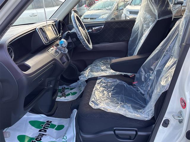 N-ONE プレミアム・Lパッケージ 4WD【修復歴無 禁煙車 純正ツートンカラー】ナビ TV バックカメラ ETC オートライト HIDライト スマートキー アイドリングストップ 電動格納ミラー ESC CD USB チップアップシート(18枚目)