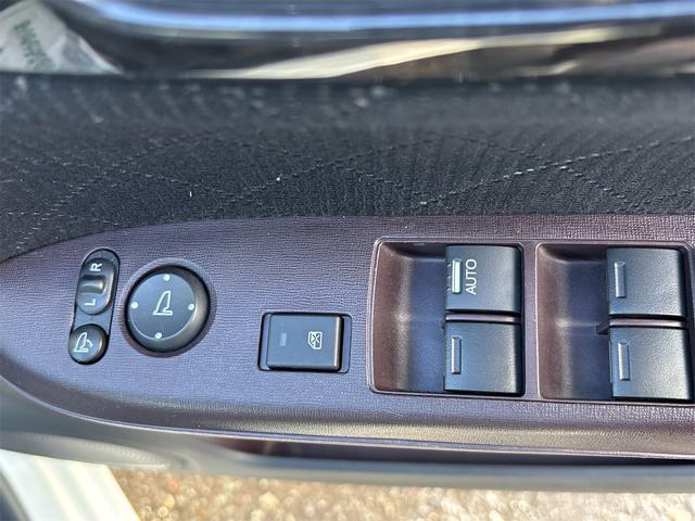 N-ONE プレミアム・Lパッケージ 4WD【修復歴無 禁煙車 純正ツートンカラー】ナビ TV バックカメラ ETC オートライト HIDライト スマートキー アイドリングストップ 電動格納ミラー ESC CD USB チップアップシート(45枚目)