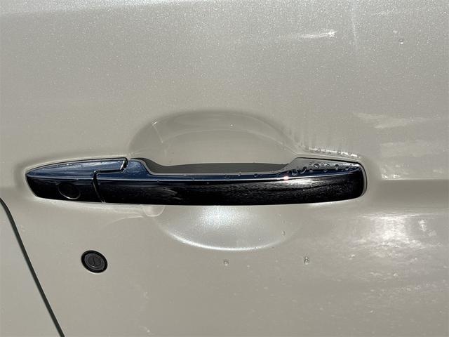 N-ONE プレミアム・Lパッケージ 4WD【修復歴無 禁煙車 純正ツートンカラー】ナビ TV バックカメラ ETC オートライト HIDライト スマートキー アイドリングストップ 電動格納ミラー ESC CD USB チップアップシート(64枚目)