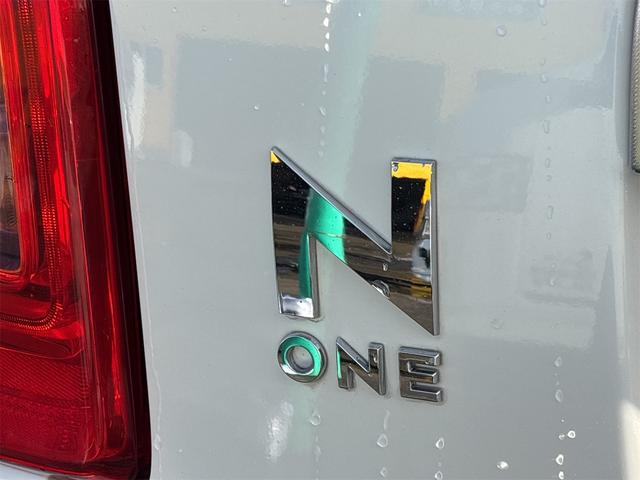 N-ONE プレミアム・Lパッケージ 4WD【修復歴無 禁煙車 純正ツートンカラー】ナビ TV バックカメラ ETC オートライト HIDライト スマートキー アイドリングストップ 電動格納ミラー ESC CD USB チップアップシート(68枚目)