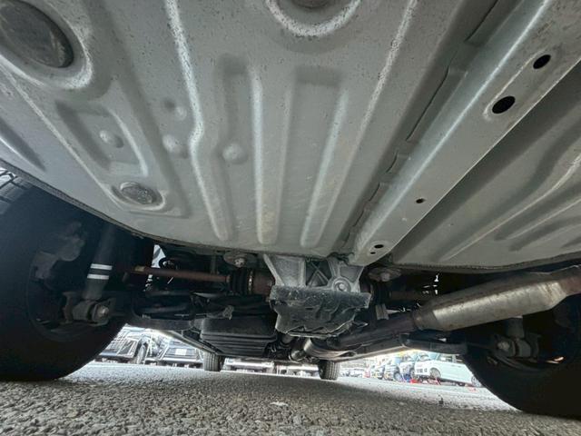 ヴォクシー X【兵庫県仕入/4WD/禁煙】 【4WD/後期型】【電動スライドドア/トヨタセーフティセンス/衝突軽減/レーンキープ】【7型ナビ/バックカメラ/BT接続/CD・DVD再生】【ドラレコ/クルコン/LEDライト/ETC】(5枚目)