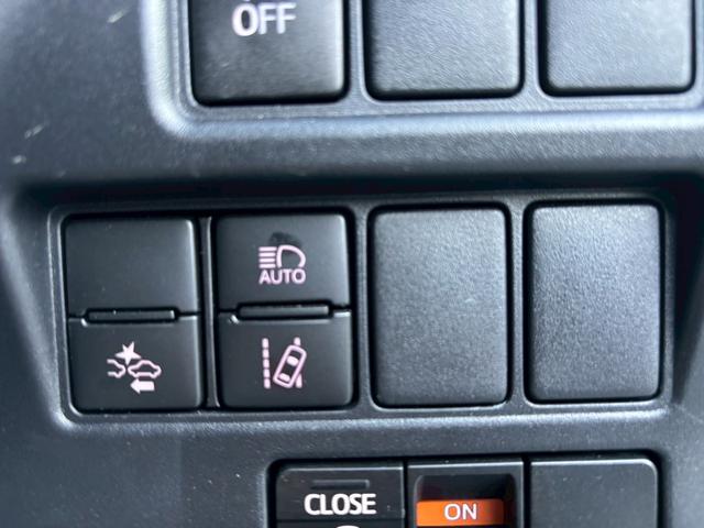 ヴォクシー X【兵庫県仕入/4WD/禁煙】 【4WD/後期型】【電動スライドドア/トヨタセーフティセンス/衝突軽減/レーンキープ】【7型ナビ/バックカメラ/BT接続/CD・DVD再生】【ドラレコ/クルコン/LEDライト/ETC】(6枚目)
